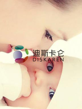 迪斯購母嬰用品商城定位高端孕嬰童體驗式商場，更是以多元化教育為主導的體驗式購物平臺。